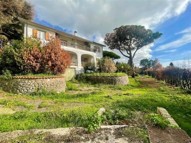 Case e ville in vendita di 550 m² in Via Coste di Costarotonda e Campofattore, 15