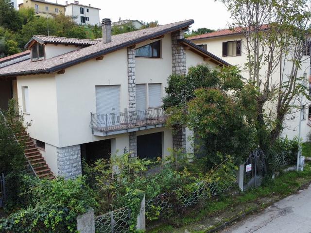 Case e ville in vendita di 550 m² in Via Giacomo Matteotti