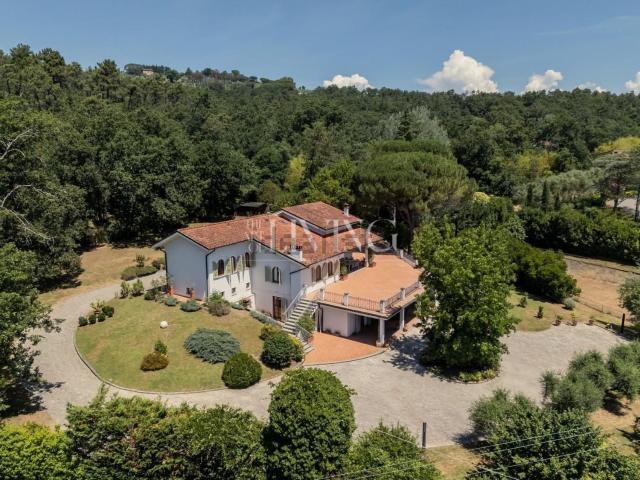 Case e ville in vendita di 550 m² in Via del Generale, 55100