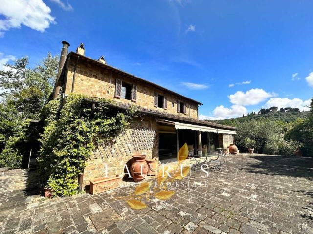 Case e ville in vendita di 550 m² in Via delle Cinque Vie