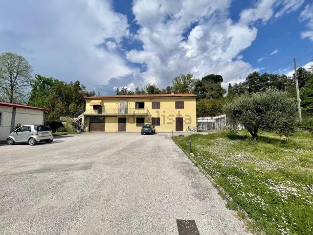 Case e ville in vendita di 550 m² in Via delle Ville, 373