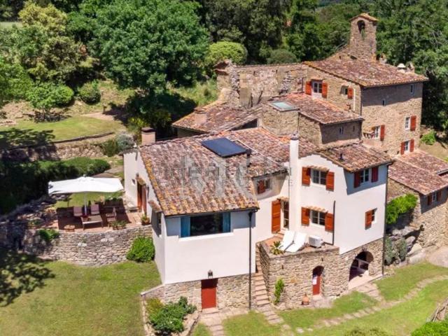 Case e ville in vendita di 550 m² in Via Faltignano