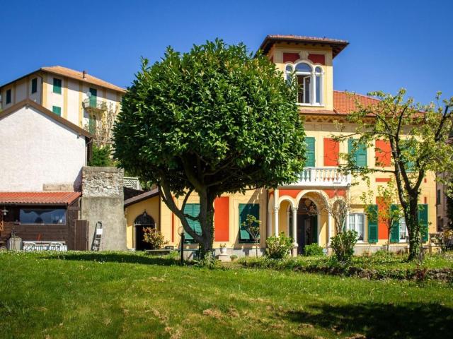 Case e ville in vendita di 550 m² in Via Fieschi, 15
