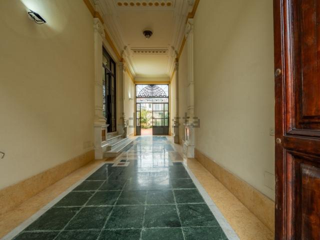 Case e ville in vendita di 550 m² in Via Francesco Carrara, 18