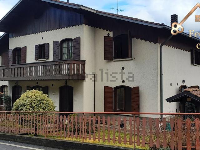 Case e ville in vendita di 550 m² in Via IV Novembre