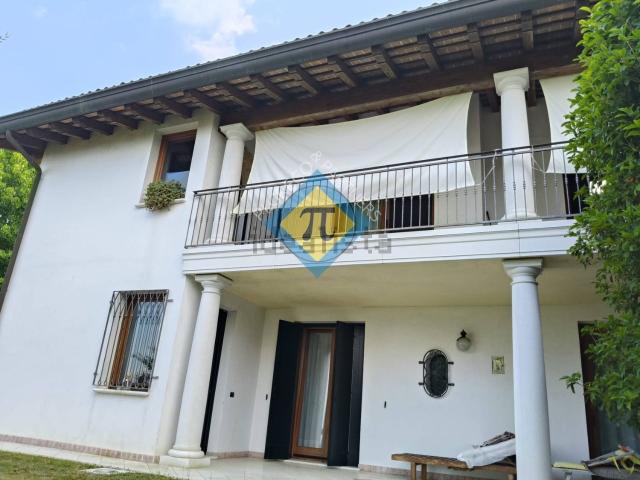 Case e ville in vendita di 550 m² in Via Loncon, 7