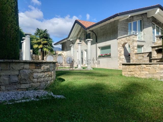 Case e ville in vendita di 550 m² in Via M.d Azeglio, 31