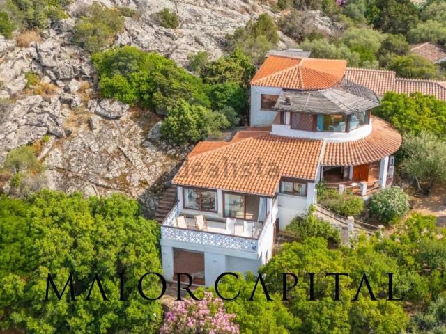 Case e ville in vendita di 550 m² in Via Monte Ladu