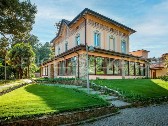 Case e ville in vendita di 550 m² in Via Montello, 8