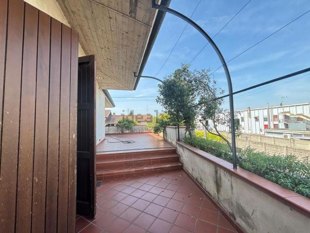 Case e ville in vendita di 550 m² in Via Mantova, 200