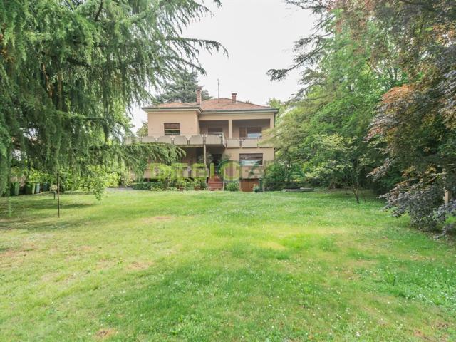 Case e ville in vendita di 550 m² in Via Milano