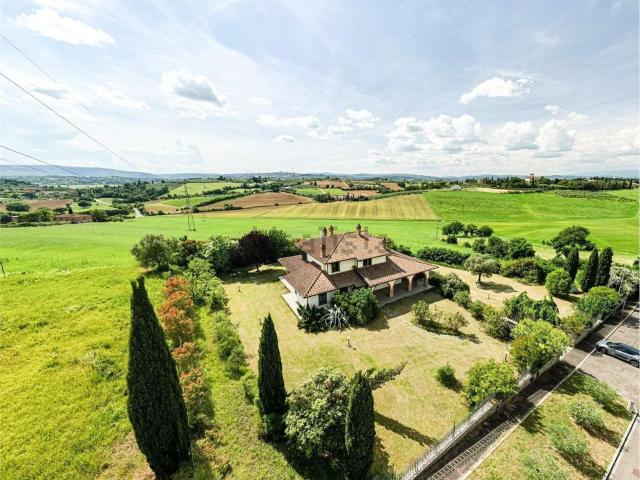 Case e ville in vendita di 550 m² in Via Novellare