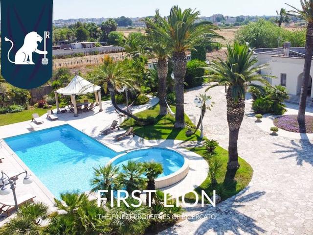 Case e ville in vendita di 550 m² in Via San Gregorio Armeno