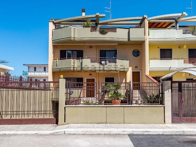 Case e ville in vendita di 550 m² in Via Santi Medici, 23