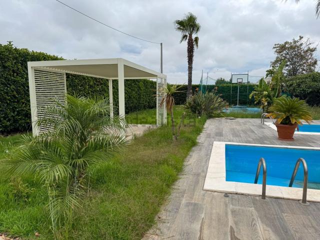 Case e ville in vendita di 550 m² in Via Sequoie
