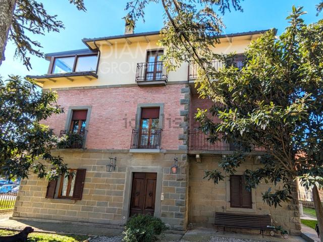 Case e ville in vendita di 550 m² in Via Stradone, 99