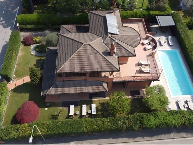 Case e ville in vendita di 550 m² in Via Papa Giovanni XXIII, 15