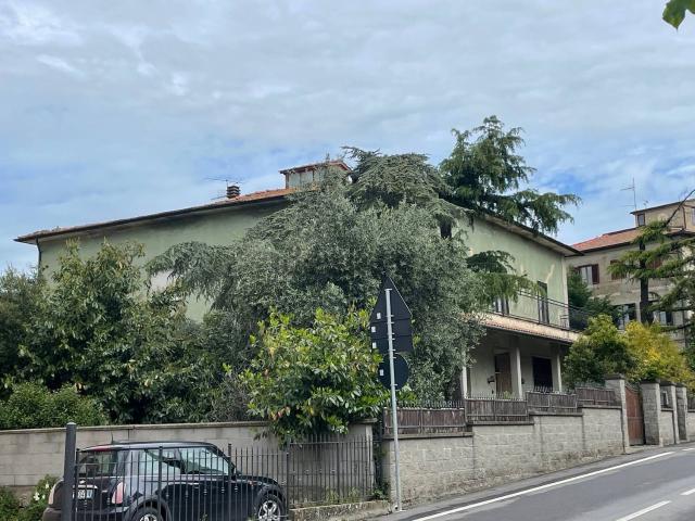 Case e ville in vendita di 550 m² in Via Roma