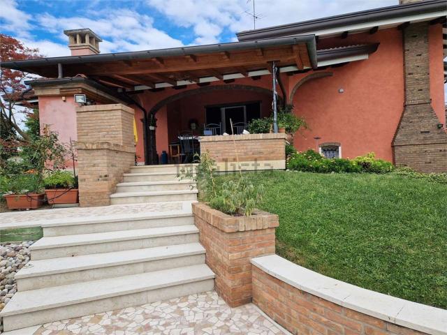 Case e ville in vendita di 550 m² in Via Vittorio Emanuele II