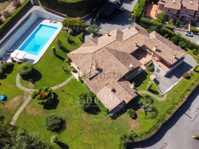 Case e ville in vendita di 550 m² in Viale Vittorio Veneto