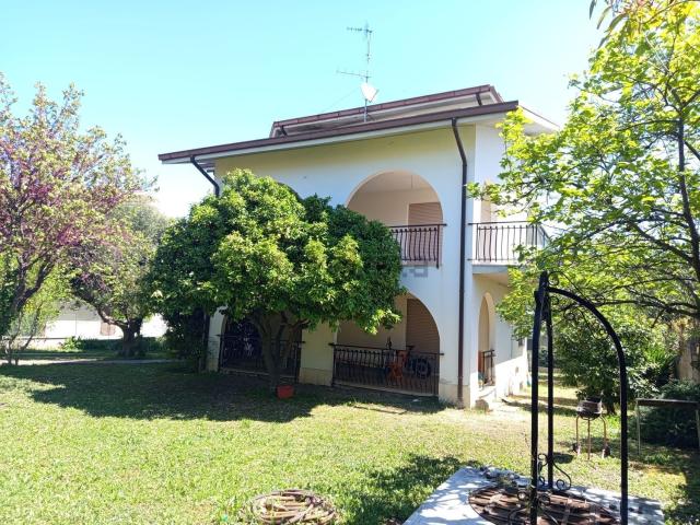 Case e ville in vendita di 550 m² in Contrada Santa Giusta