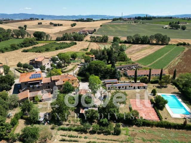 Case e ville in vendita di 550 m² in Località Ceraso, 11