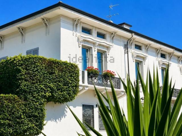Case e ville in vendita di 550 m² in Piazza Gino Menconi