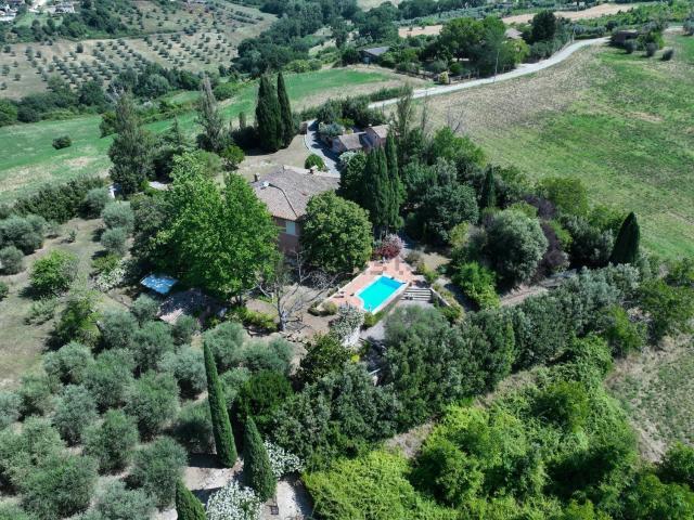 Case e ville in vendita di 550 m² in Strada di Collevaglione
