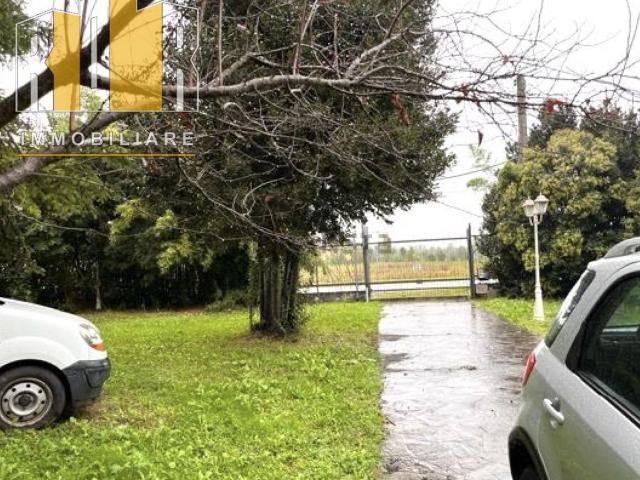 Case e ville in vendita di 551 m² in Via Appia Monterosso