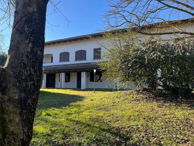 Case e ville in vendita di 551 m² in Via Valleggia