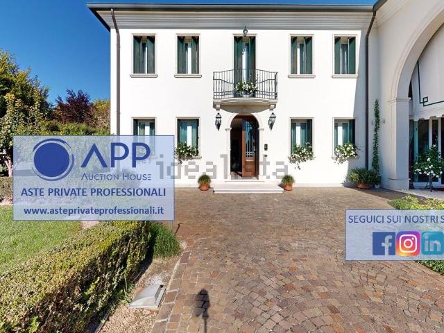 Case e ville in vendita di 554 m² in Via G. Marconi, 138