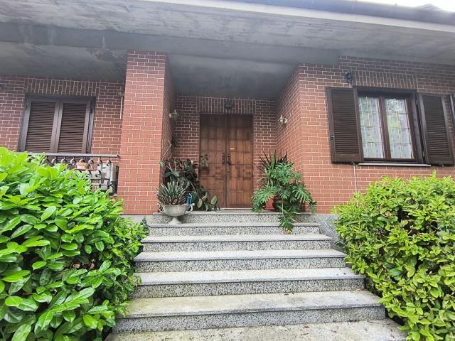 Case e ville in vendita di 554 m² in Via Martiri della Libertà