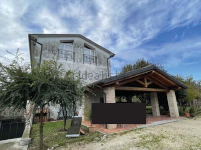 Case e ville in vendita di 556 m² in Via Ungheresca