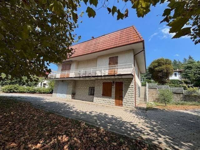 Case e ville in vendita di 369 m² in Via Vittime Rapido 904