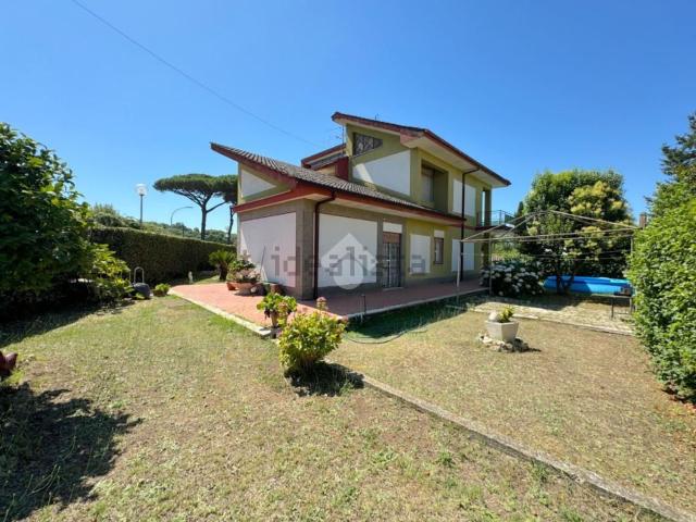 Case e ville in vendita di 560 m²