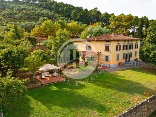 Case e ville in vendita di 560 m²