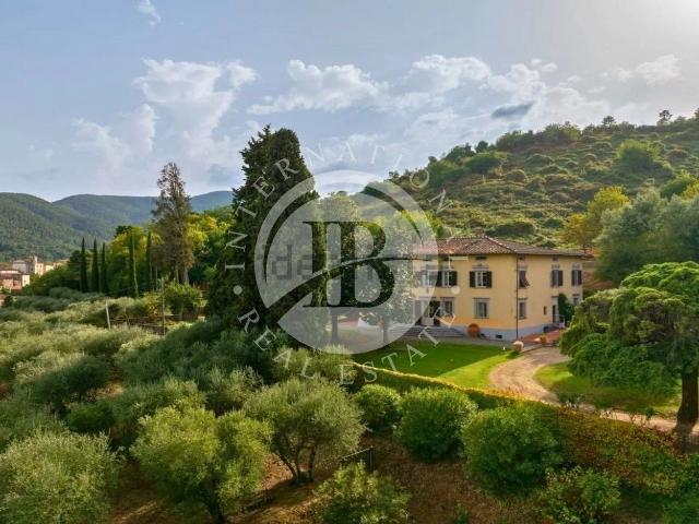 Case e ville in vendita di 560 m²