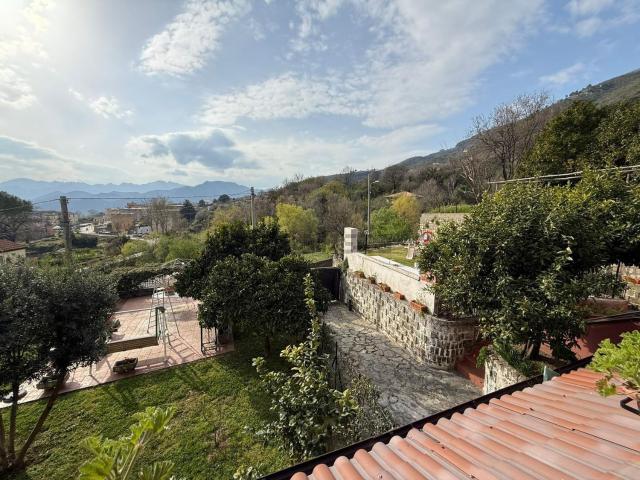 Case e ville in vendita di 560 m² in Via Comunale Cavolella