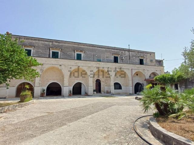 Case e ville in vendita di 560 m² in Via carosino