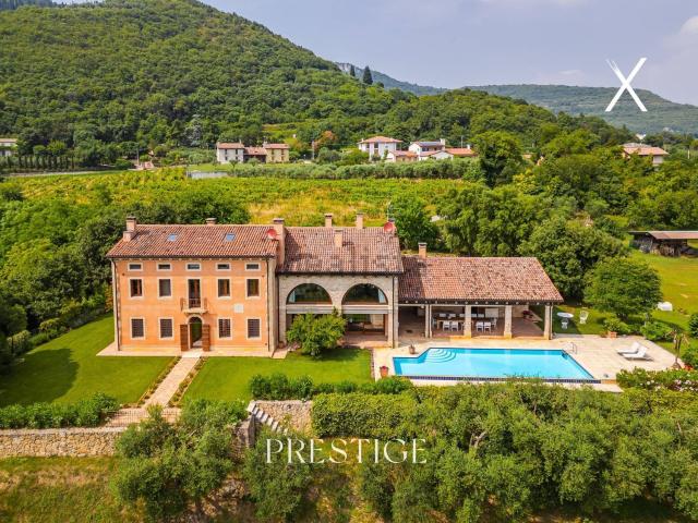 Case e ville in vendita di 560 m² in Via Castello, 21