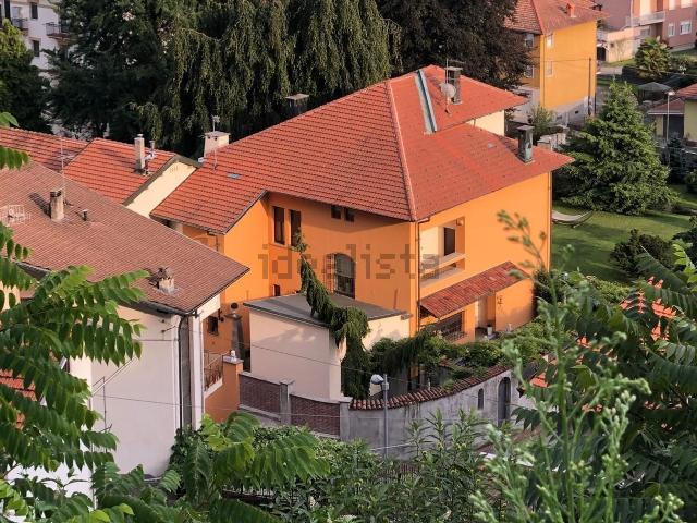 Case e ville in vendita di 560 m² in Via B. Sella, 137
