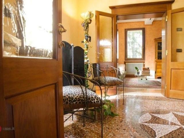 Case e ville in vendita di 560 m² in Via Emilia Santo Stefano