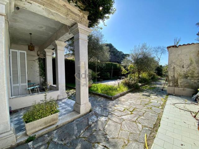 Case e ville in vendita di 560 m² in Via Firenze