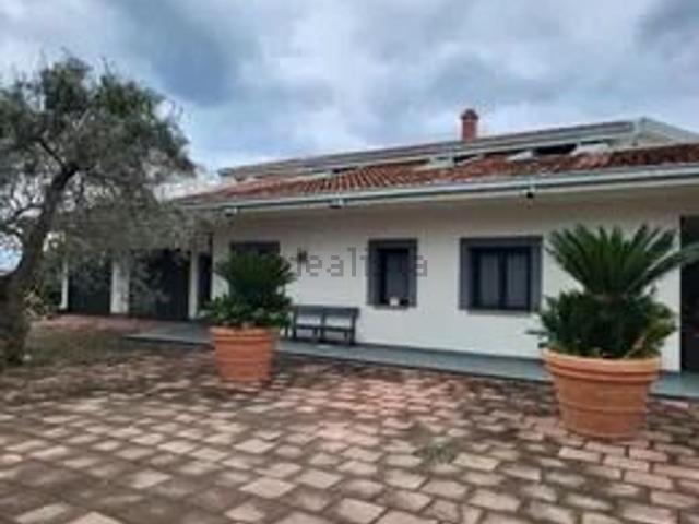 Case e ville in vendita di 560 m² in Via Inghilterra