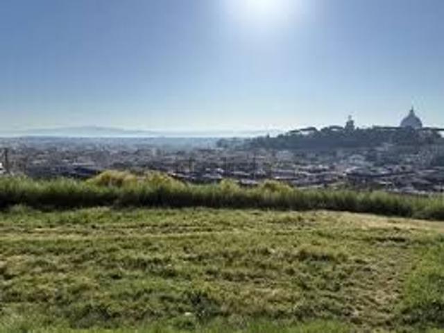 Case e ville in vendita di 560 m² in Viale delle Medaglie d&apos Oro