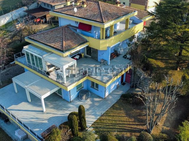 Case e ville in vendita di 562 m² in Strada Paghisano