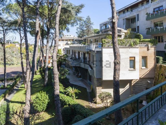 Case e ville in vendita di 565 m² in Via Cassia
