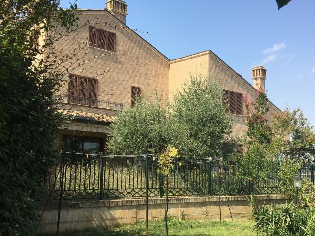 Case e ville in vendita di 565 m² in Via Gran Bretagna