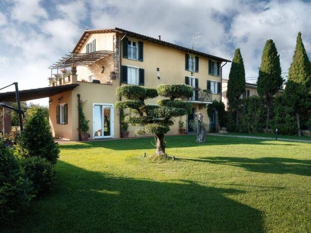 Case e ville in vendita di 565 m² in Via Vignone