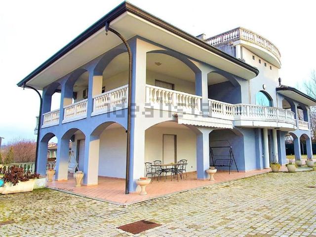 Case e ville in vendita di 567 m²